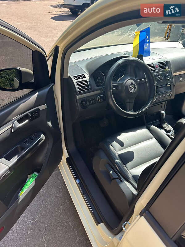 Минивэн Volkswagen Touran 2014 в Житомире