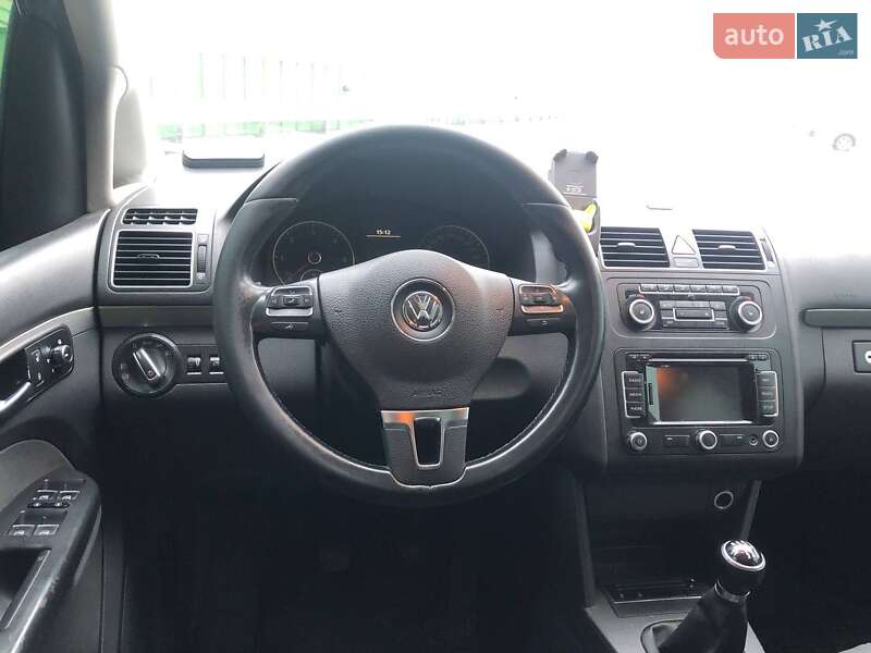 Мінівен Volkswagen Touran 2010 в Києві