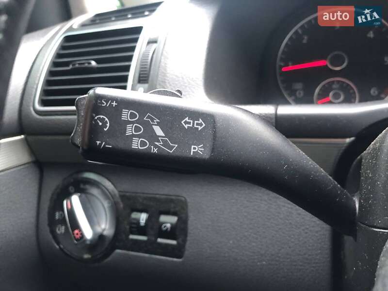 Мінівен Volkswagen Touran 2010 в Києві