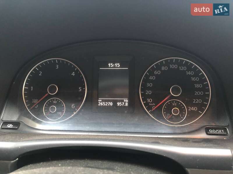 Мінівен Volkswagen Touran 2010 в Києві