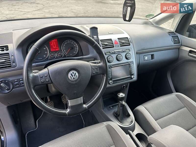 Минивэн Volkswagen Touran 2009 в Кривом Роге фото 10 Минивэн Volkswagen Touran 2009 в Кривом Роге