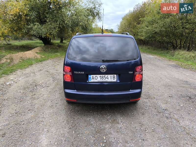 Минивэн Volkswagen Touran 2009 в Берегово фото 10 Минивэн Volkswagen Touran 2009 в Берегово