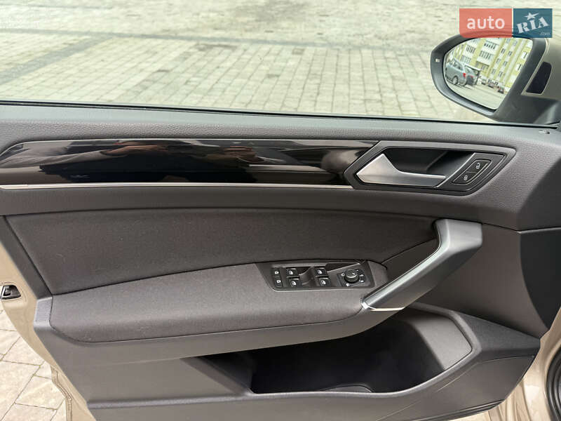 Микровэн Volkswagen Touran 2019 в Сокале