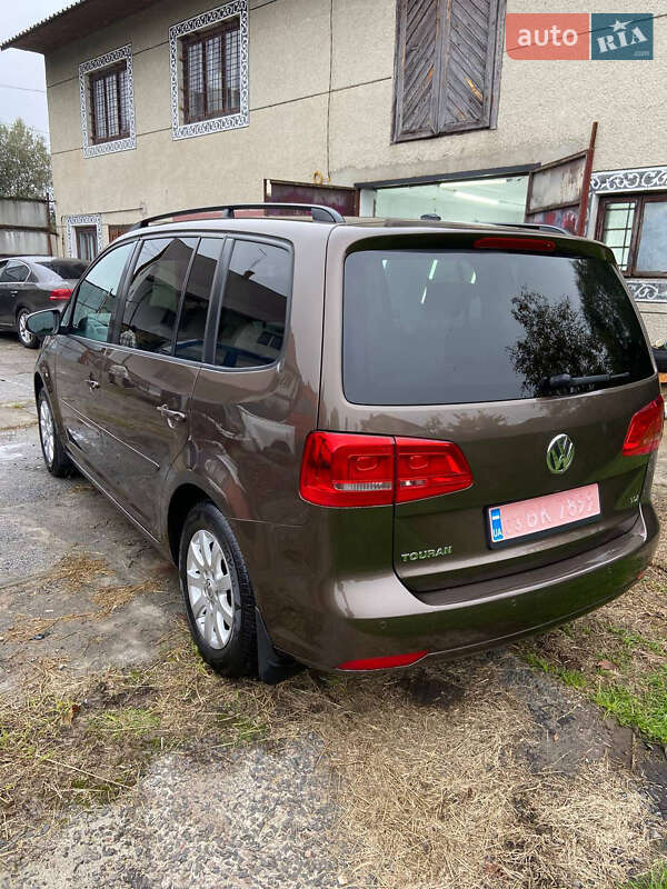 Минивэн Volkswagen Touran 2011 в Каменке-Бугской