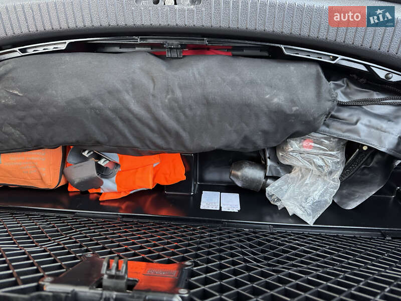 Мінівен Volkswagen Touran 2011 в Коломиї