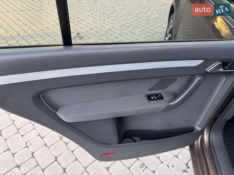 Мінівен Volkswagen Touran 2011 в Коломиї