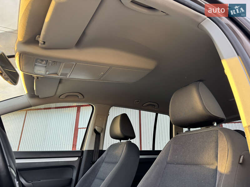 Мінівен Volkswagen Touran 2011 в Коломиї