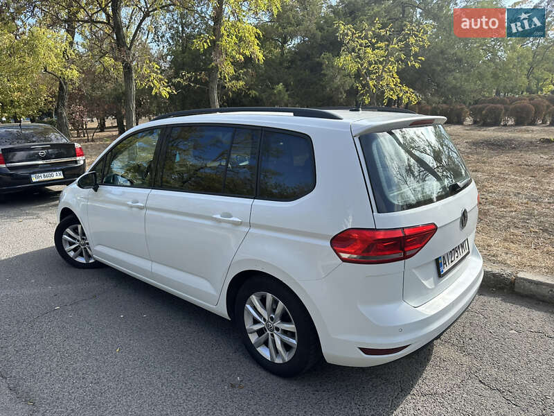 Микровэн Volkswagen Touran 2016 в Новоукраинке