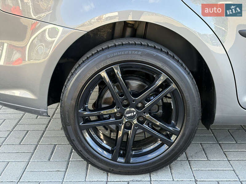 Минивэн Volkswagen Touran 2011 в Житомире