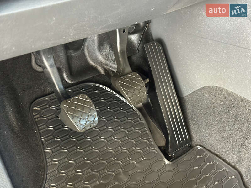 Минивэн Volkswagen Touran 2011 в Житомире