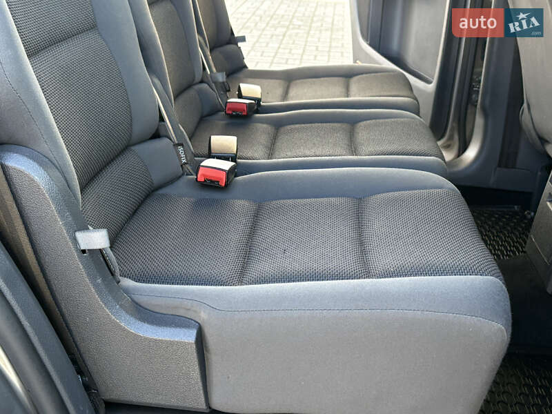 Минивэн Volkswagen Touran 2011 в Житомире