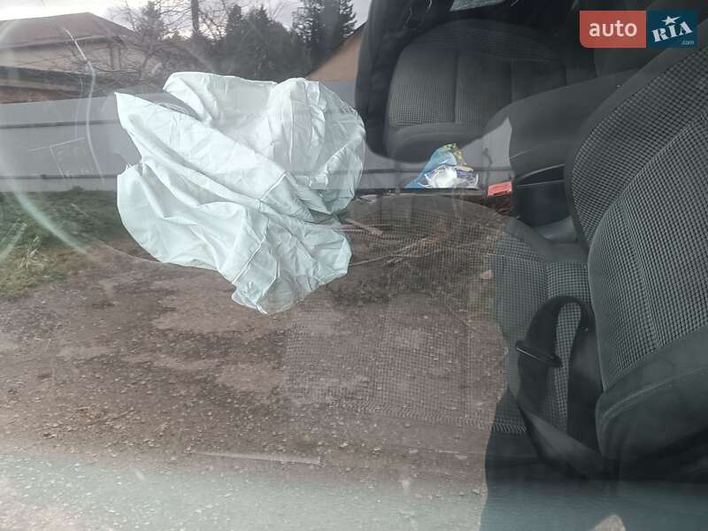 Минивэн Volkswagen Touran 2006 в Самборе