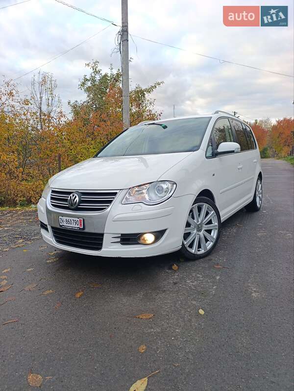 Минивэн Volkswagen Touran 2009 в Луцке