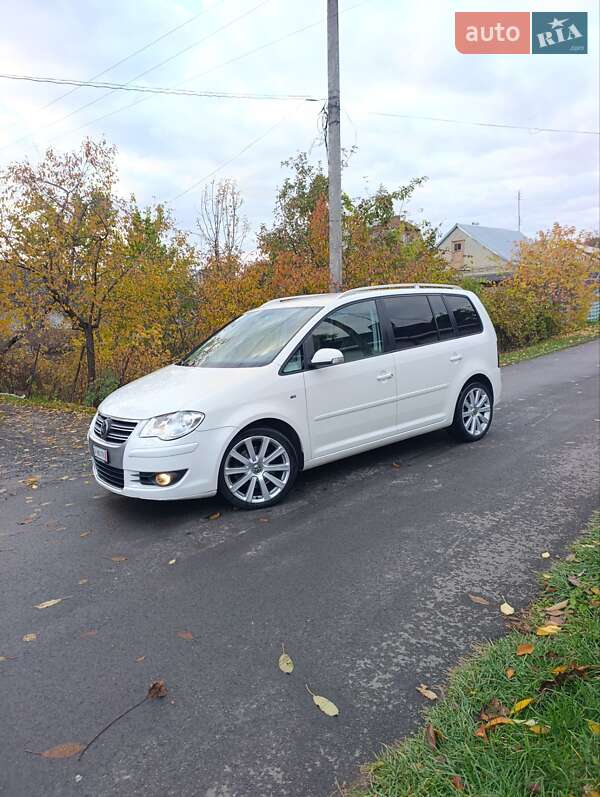 Минивэн Volkswagen Touran 2009 в Луцке
