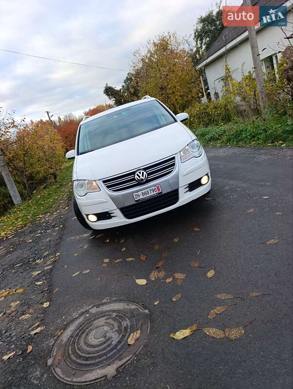Минивэн Volkswagen Touran 2009 в Луцке