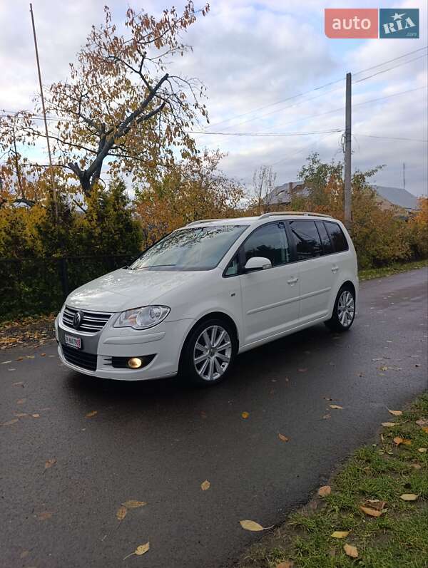 Минивэн Volkswagen Touran 2009 в Луцке