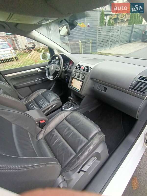 Минивэн Volkswagen Touran 2009 в Луцке