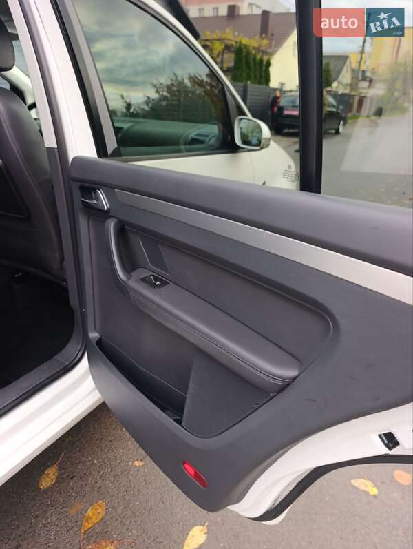 Минивэн Volkswagen Touran 2009 в Луцке