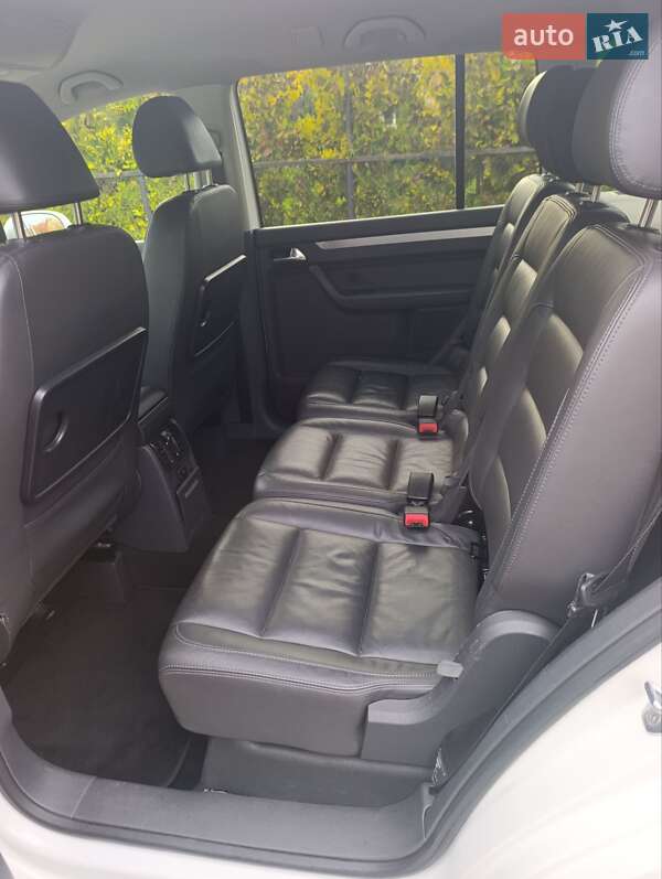 Минивэн Volkswagen Touran 2009 в Луцке