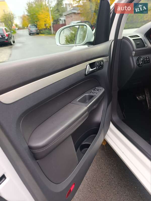 Минивэн Volkswagen Touran 2009 в Луцке