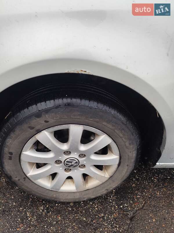 Минивэн Volkswagen Touran 2003 в Ахтырке