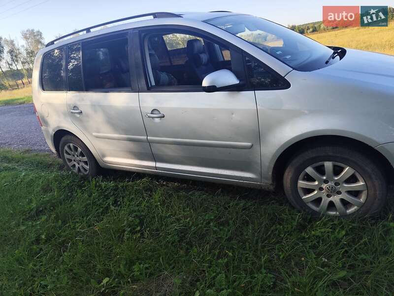 Минивэн Volkswagen Touran 2003 в Ахтырке