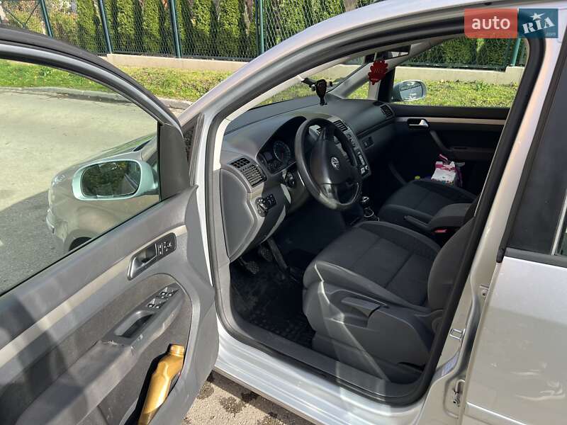 Мінівен Volkswagen Touran 2006 в Тернополі