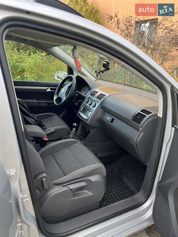 Мінівен Volkswagen Touran 2006 в Тернополі