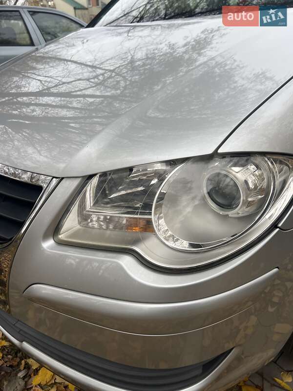 Мінівен Volkswagen Touran 2006 в Тернополі