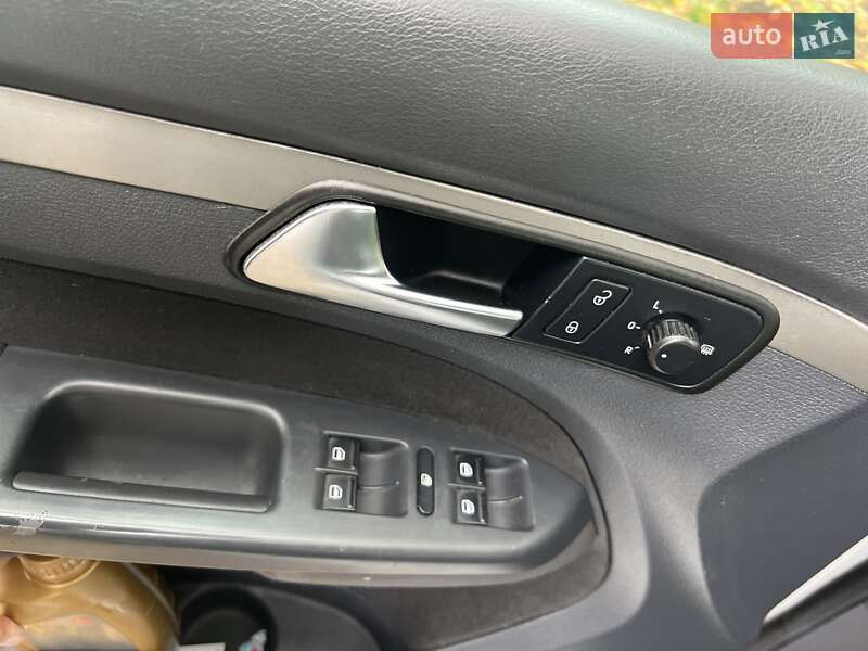 Мінівен Volkswagen Touran 2006 в Тернополі