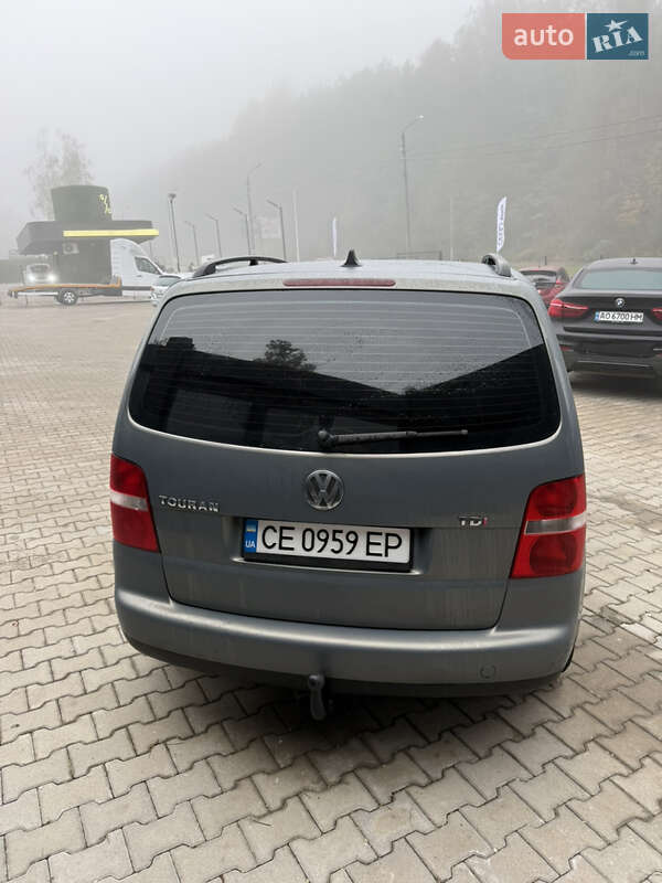 Мінівен Volkswagen Touran 2004 в Чернівцях