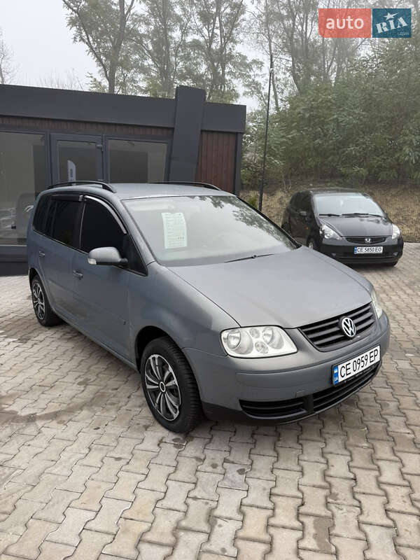 Мінівен Volkswagen Touran 2004 в Чернівцях