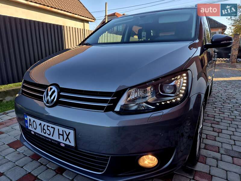 Минивэн Volkswagen Touran 2015 в Сваляве