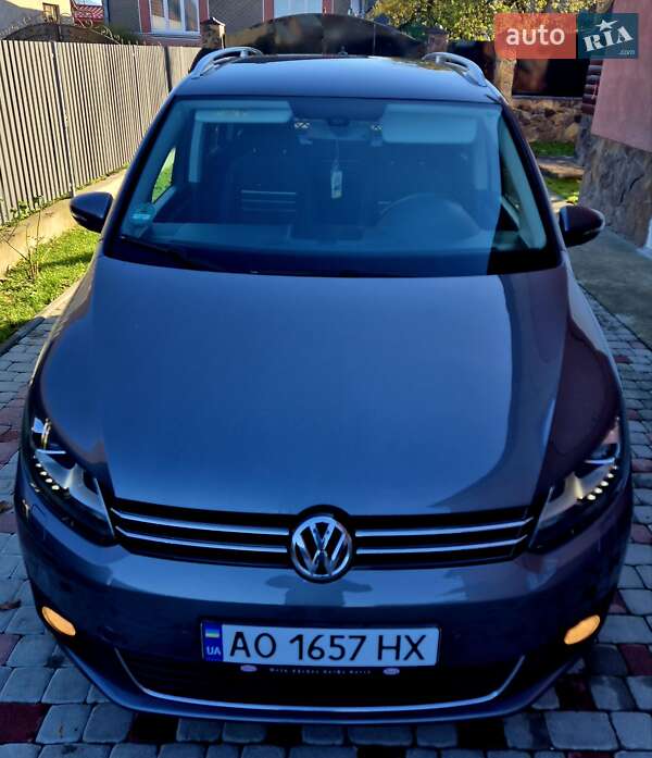 Минивэн Volkswagen Touran 2015 в Сваляве
