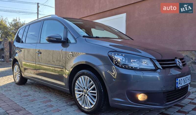 Минивэн Volkswagen Touran 2015 в Сваляве