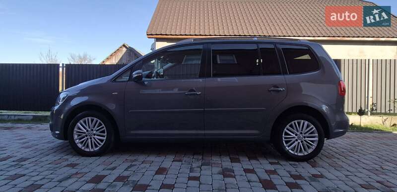 Минивэн Volkswagen Touran 2015 в Сваляве