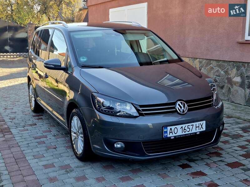 Минивэн Volkswagen Touran 2015 в Сваляве