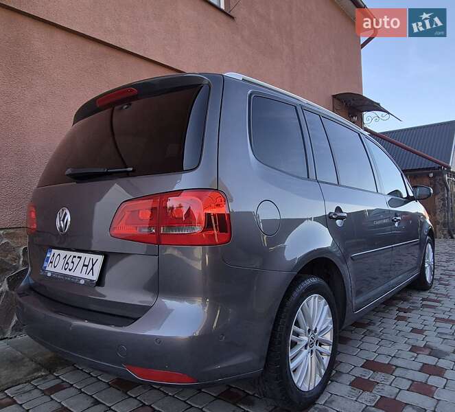 Минивэн Volkswagen Touran 2015 в Сваляве