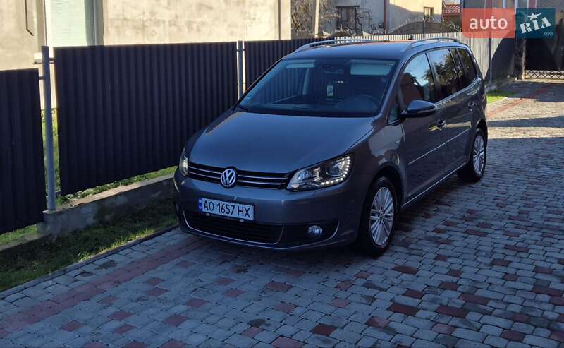 Минивэн Volkswagen Touran 2015 в Сваляве