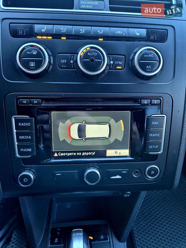 Минивэн Volkswagen Touran 2015 в Сваляве