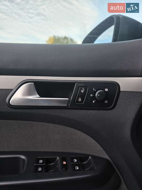 Мінівен Volkswagen Touran 2011 в Хмельницькому