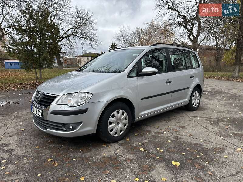 Минивэн Volkswagen Touran 2010 в Лебедине