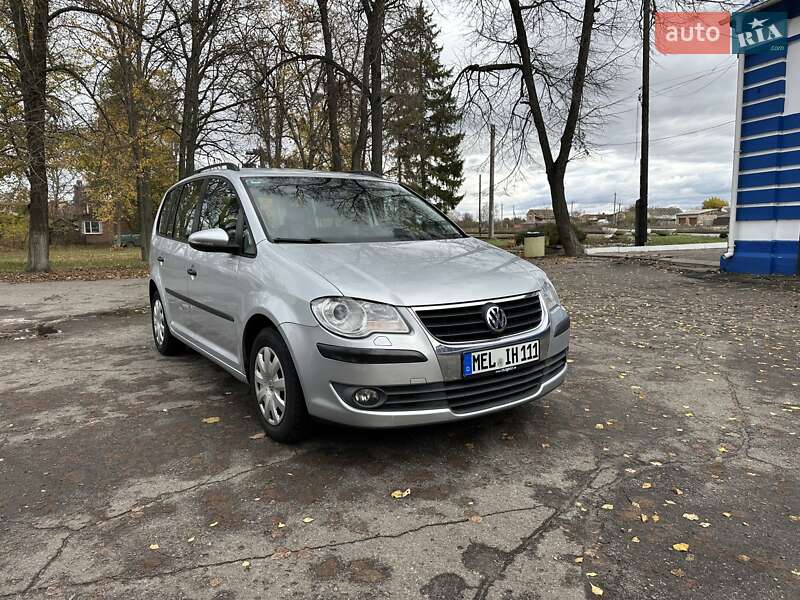 Минивэн Volkswagen Touran 2010 в Лебедине