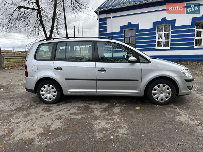 Минивэн Volkswagen Touran 2010 в Лебедине