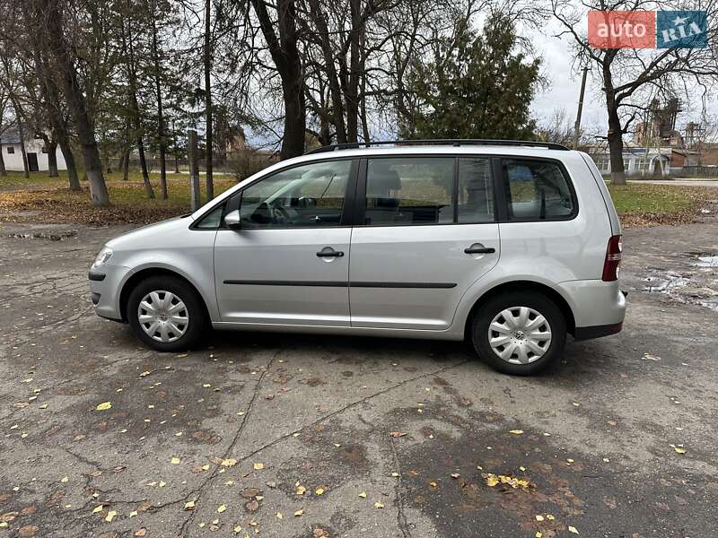 Минивэн Volkswagen Touran 2010 в Лебедине