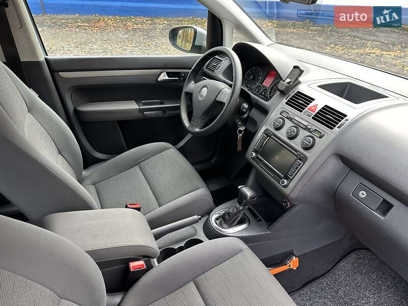 Минивэн Volkswagen Touran 2010 в Лебедине