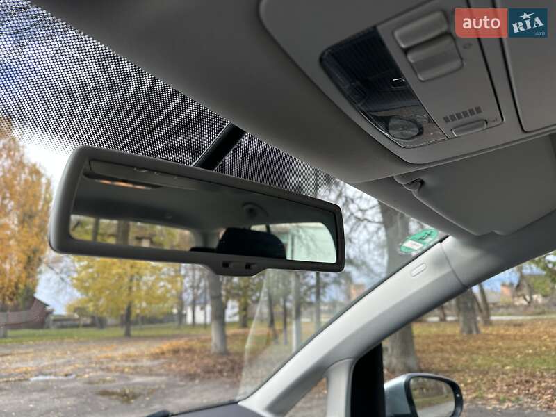 Минивэн Volkswagen Touran 2010 в Лебедине