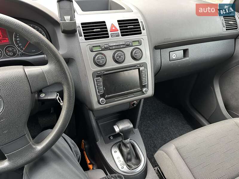 Минивэн Volkswagen Touran 2010 в Лебедине