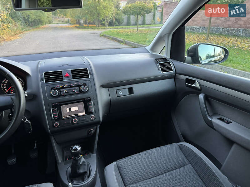 Минивэн Volkswagen Touran 2012 в Ровно