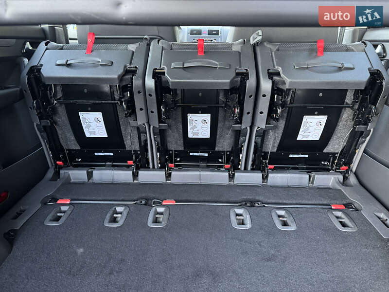 Минивэн Volkswagen Touran 2012 в Ровно